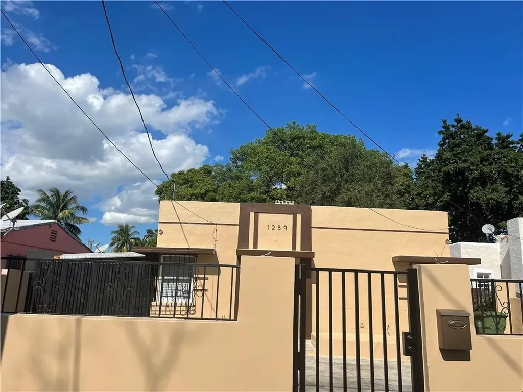 1259 NW 33rd Street Miami FL 33142
