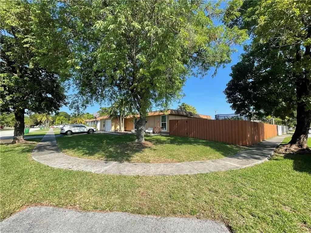 7822 NW 68th Terrace Tamarac FL 33321