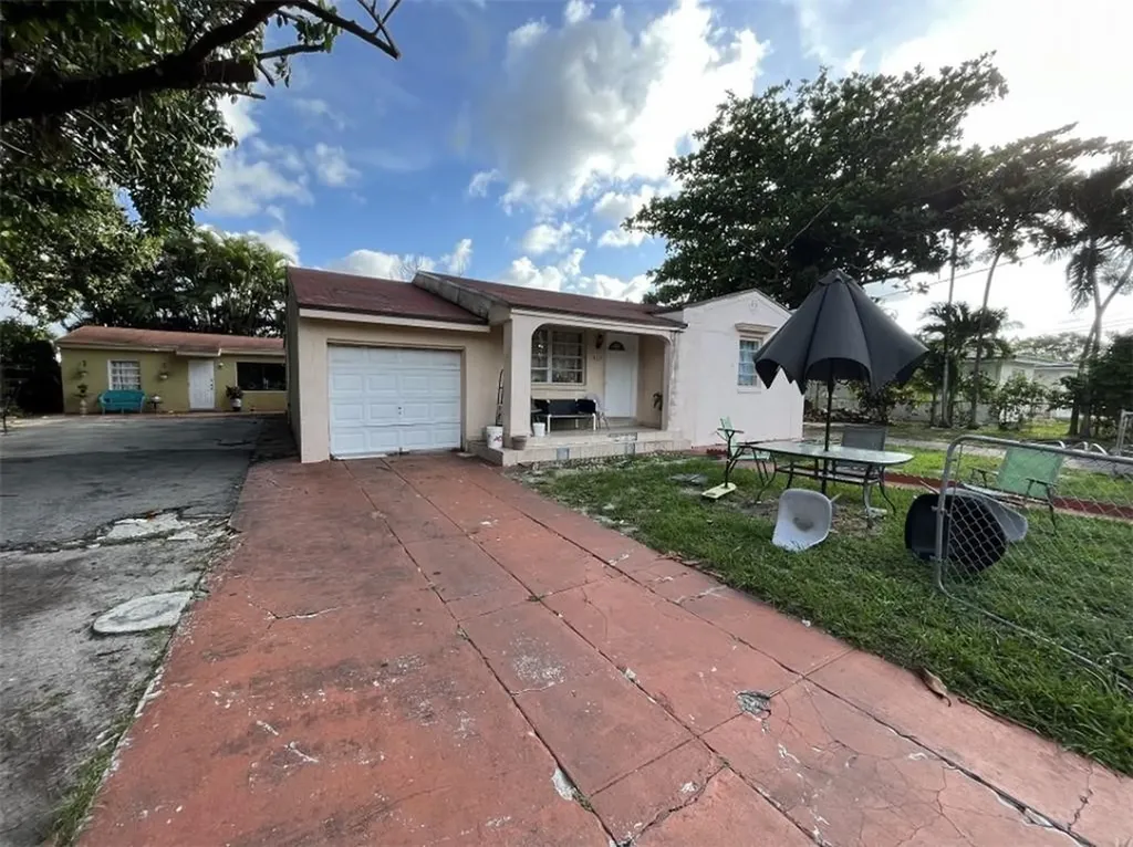 2537 SW 21st Street Miami FL 33145