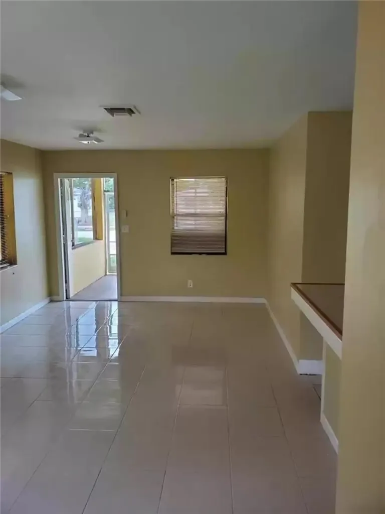 1471 NW 1st Court Boynton Beach FL 33435