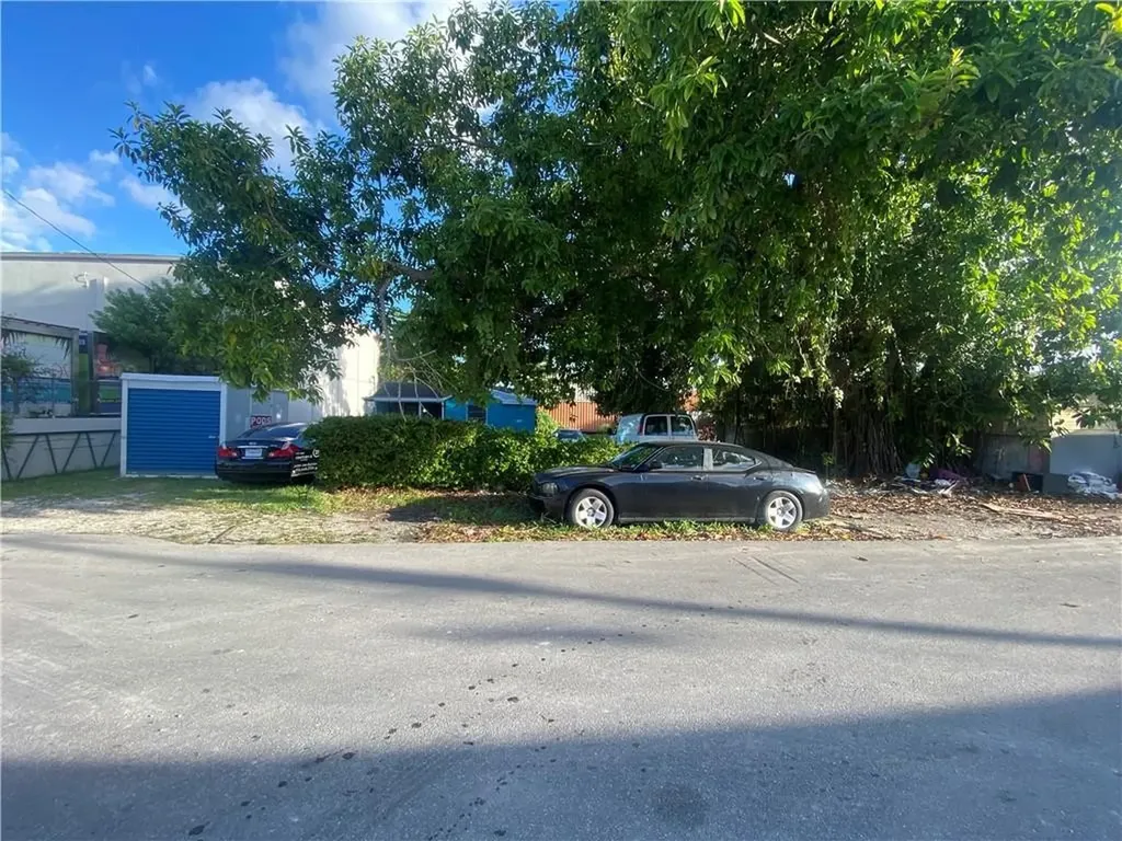 3208 NW 69th Street Miami FL 33147