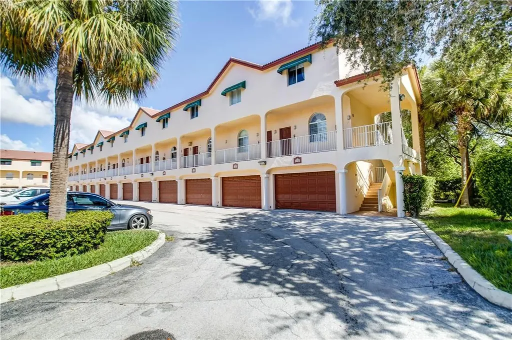 2463 NE 14th Street Causeway Pompano Beach FL 33062