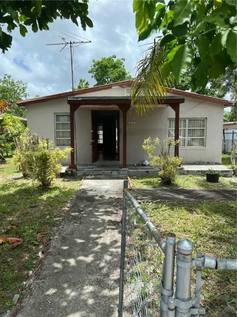 5620 SW 36th Court West Park FL 33023