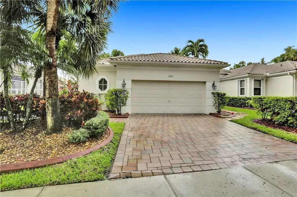 2572 Bay Pointe Drive Weston FL 33327