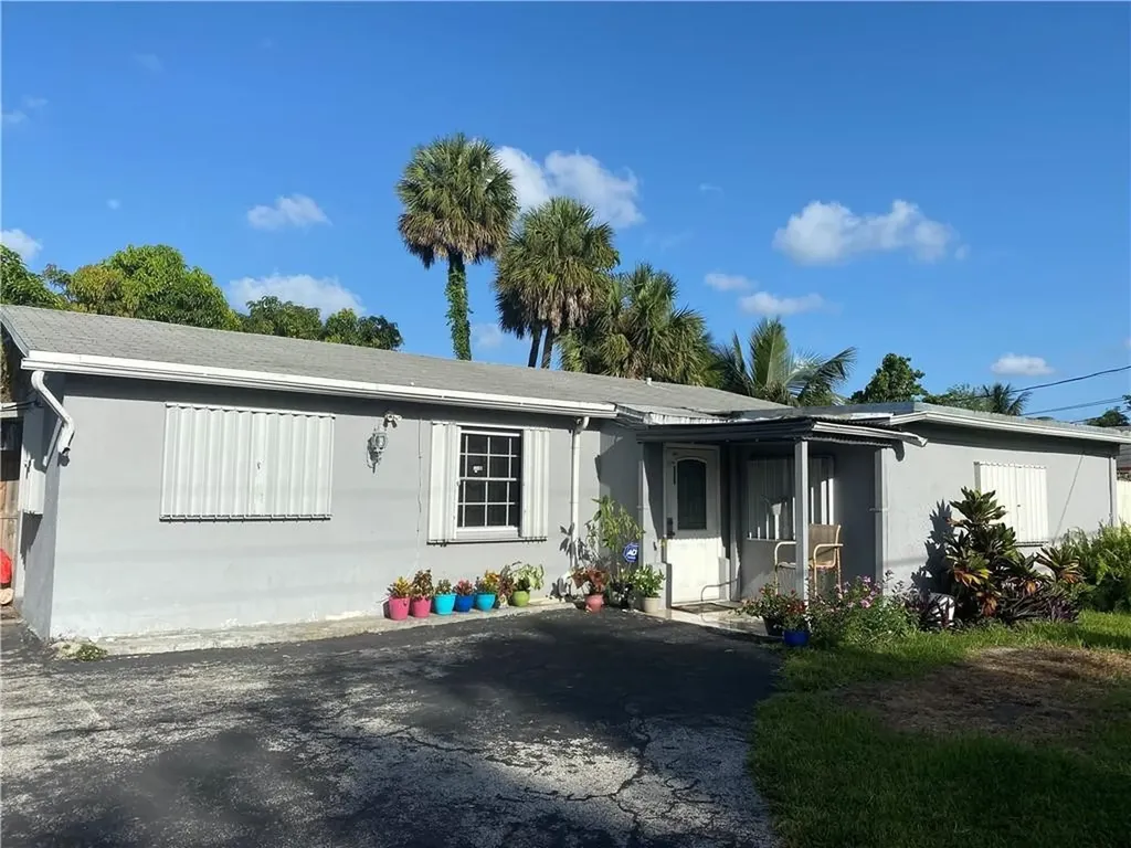 1960 SW 65th Terrace North Lauderdale FL 33068