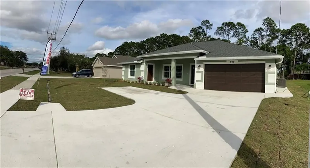 6170 NW East Deville Circle Port St Lucie FL 34986