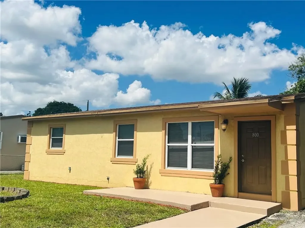 800 N 69th Terrace Hollywood FL 33024