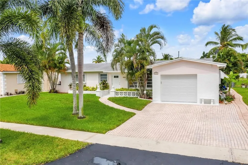 320 NW 95th Terrace Pembroke Pines FL 33024