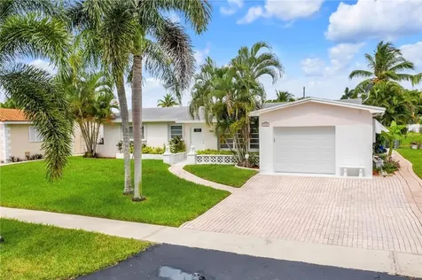 320 NW 95th Terrace Pembroke Pines FL 33024