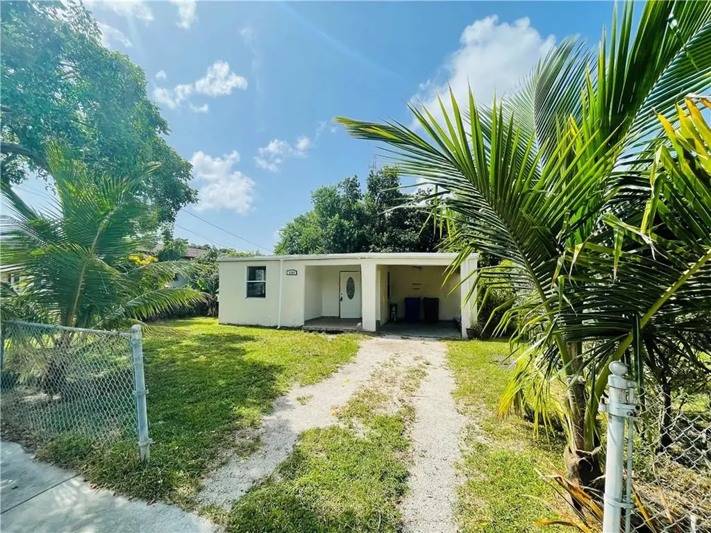 5204 SW 21st Street West Park FL 33023