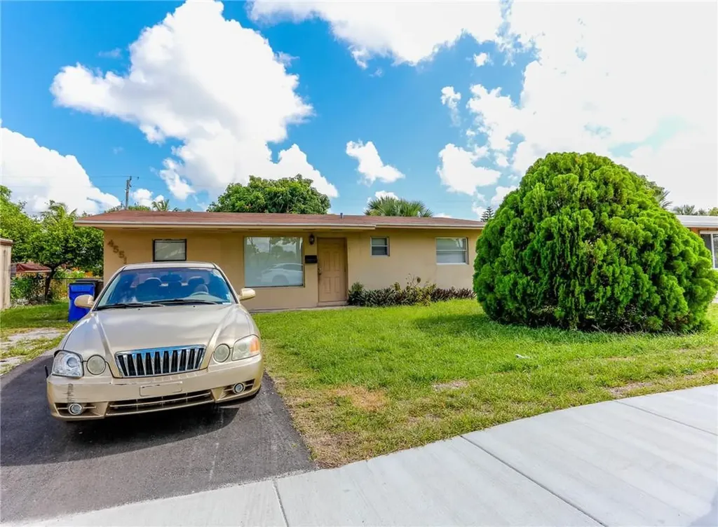 4551 W Oakland Park Boulevard Lauderdale Lakes FL 33313