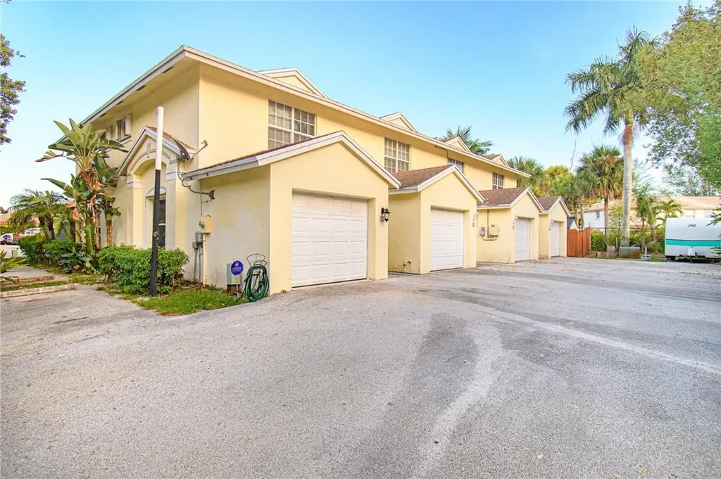 1532 NW 45th Street Deerfield Beach FL 33064