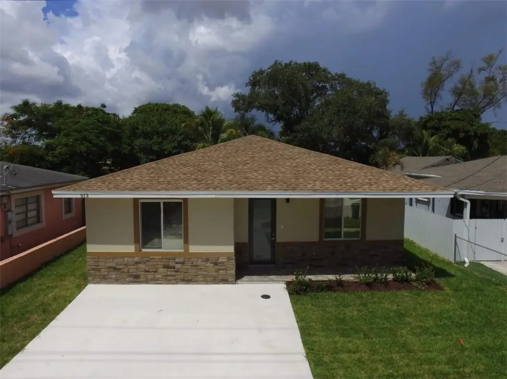 913 NW 2nd Avenue Hallandale Beach FL 33009