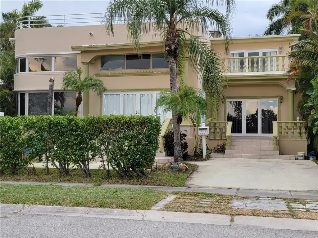 727 N Northlake Drive Hollywood FL 33019