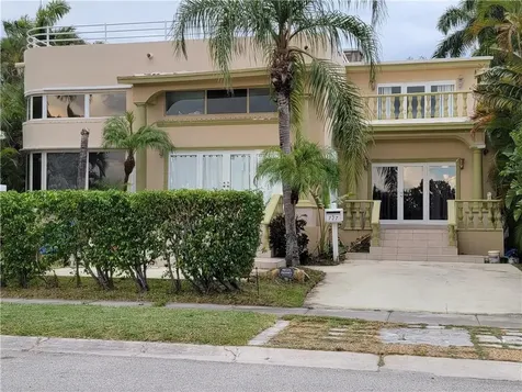 727 N Northlake Drive Hollywood FL 33019