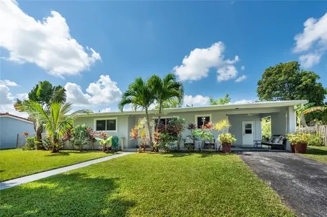 1025 W Country Club Circle Plantation FL 33317
