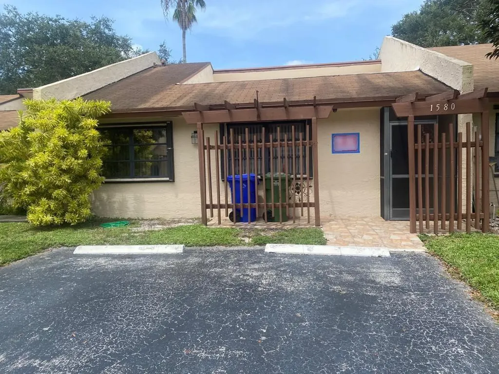 1580 NW 98th Way Pembroke Pines FL 33024