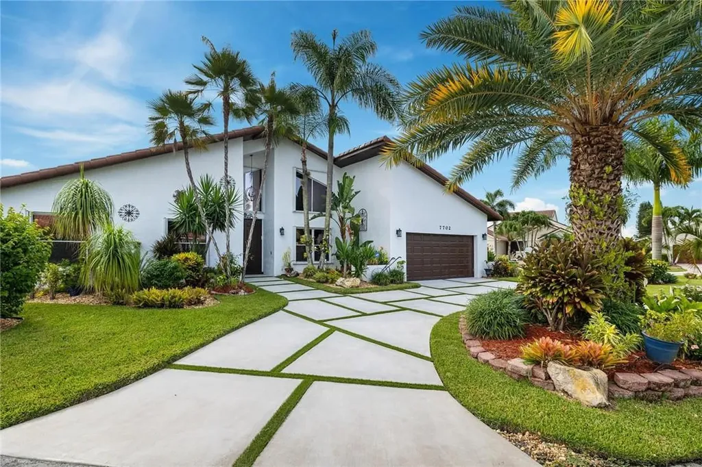 7702 NW 86th Way Tamarac FL 33321