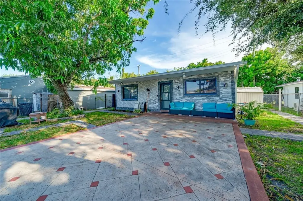 5836 Mayo Street Hollywood FL 33023