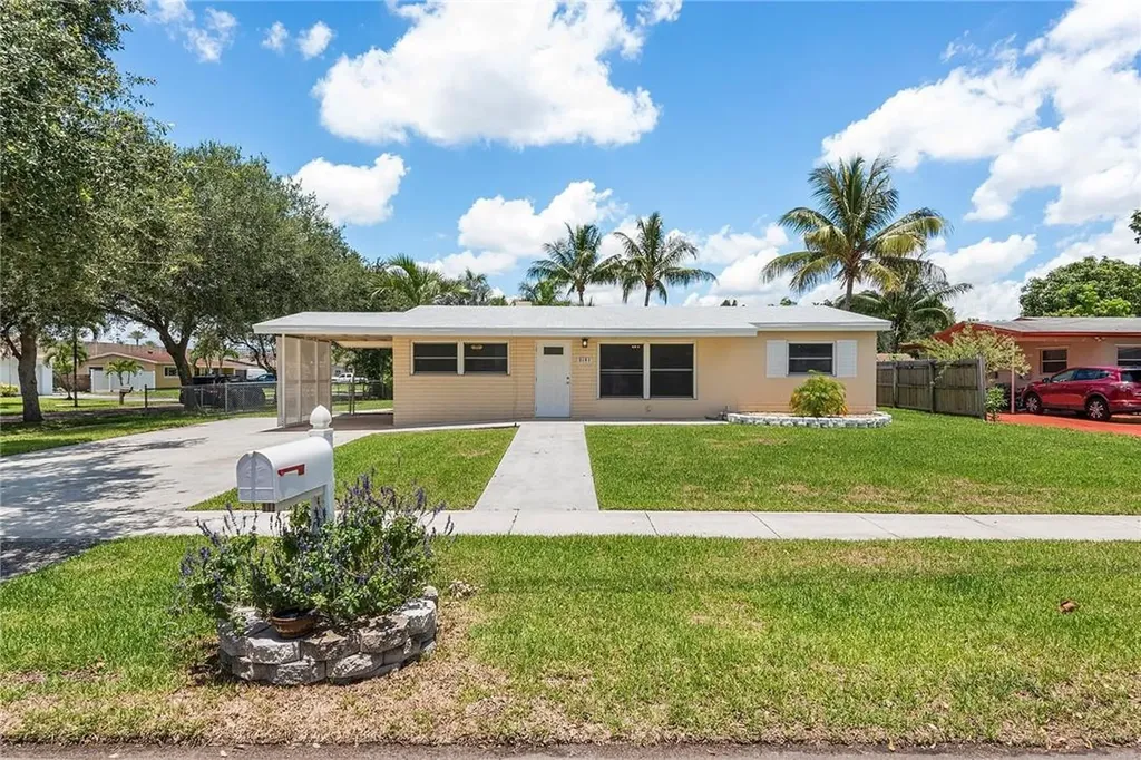 5181 SW 14th Street Plantation FL 33317