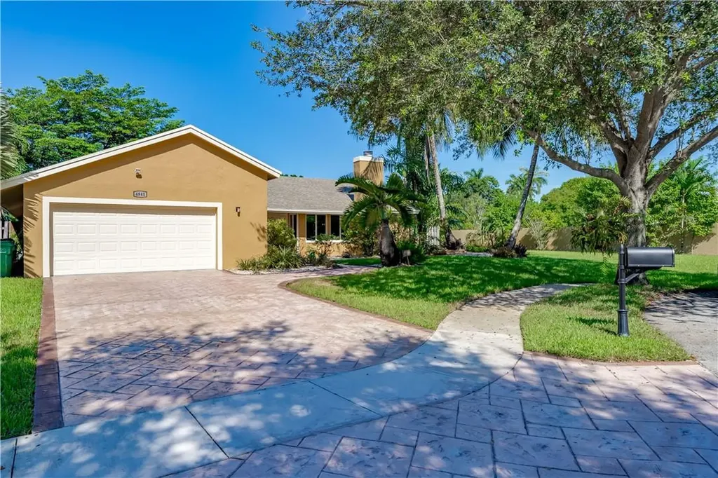 4841 SW 104th Avenue Cooper City FL 33328