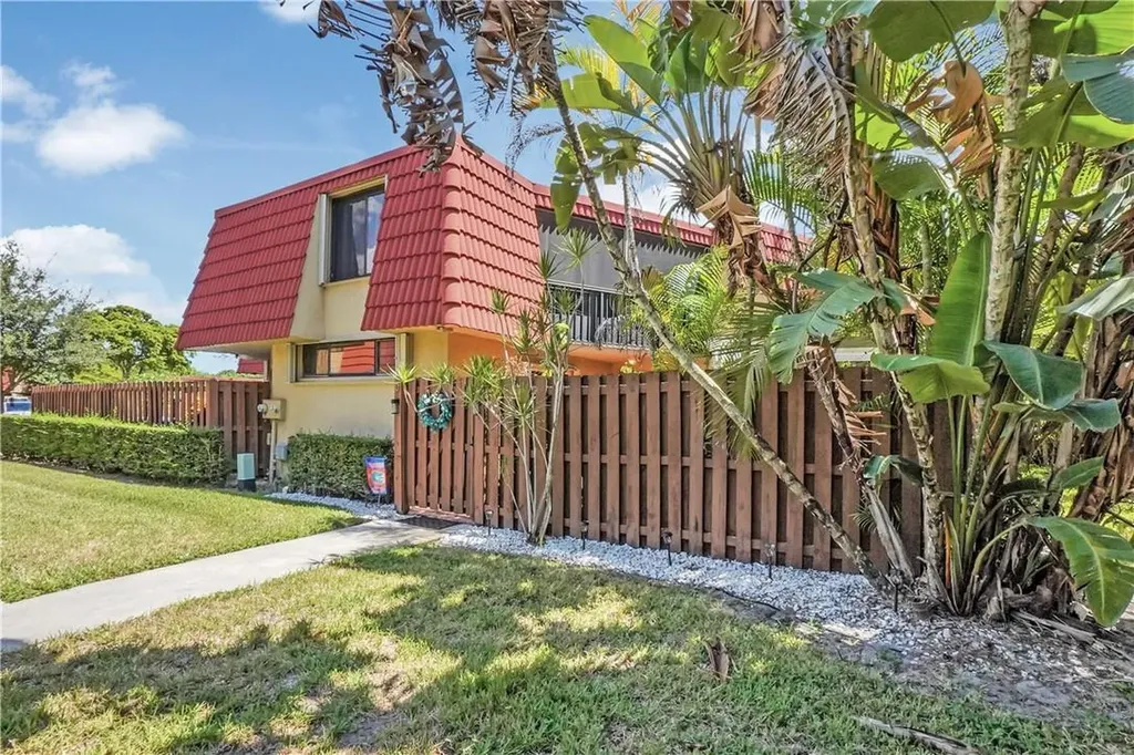 23060 Oxford Place Boca Raton FL 33433