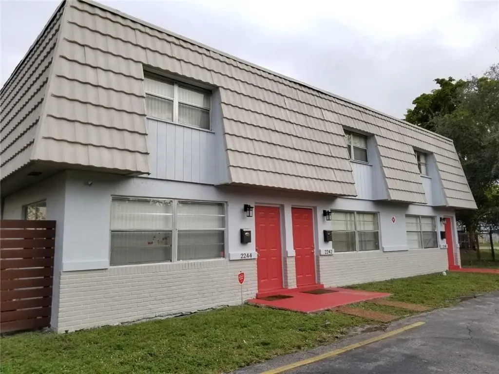 2240 NW 59th Way Lauderhill FL 33313