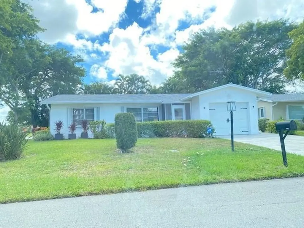 14387 Amapola Drive Delray Beach FL 33484