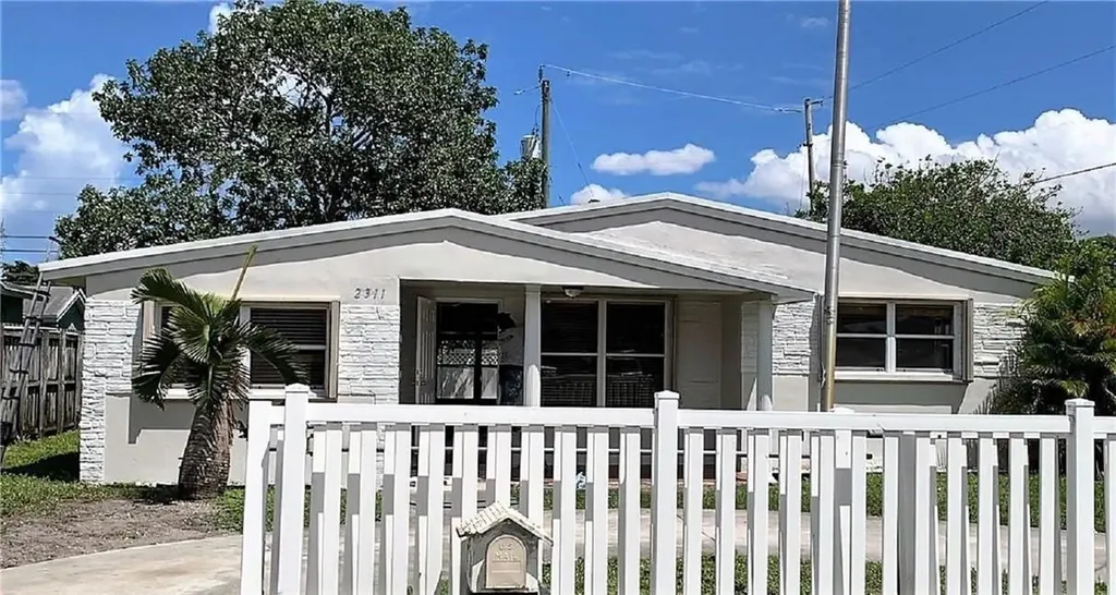 2311 N 66th Terrace Hollywood FL 33024