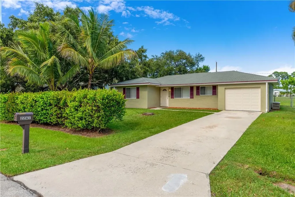 2261 SE Pear Lane Port St Lucie FL 34952