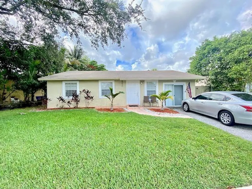 8220 SW 6th Court North Lauderdale FL 33068