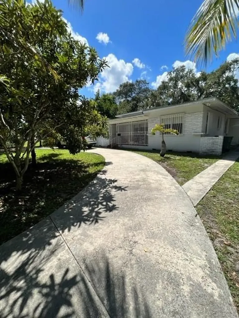 970 NE 128th Street North Miami FL 33161