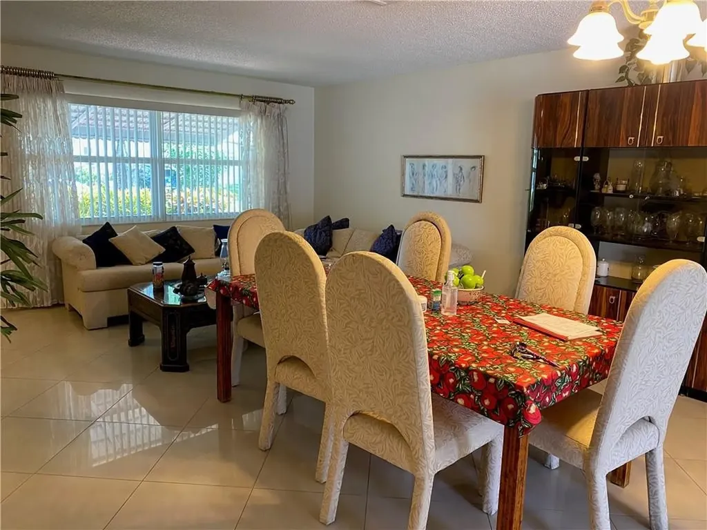 1087 NW 88th Way Plantation FL 33322