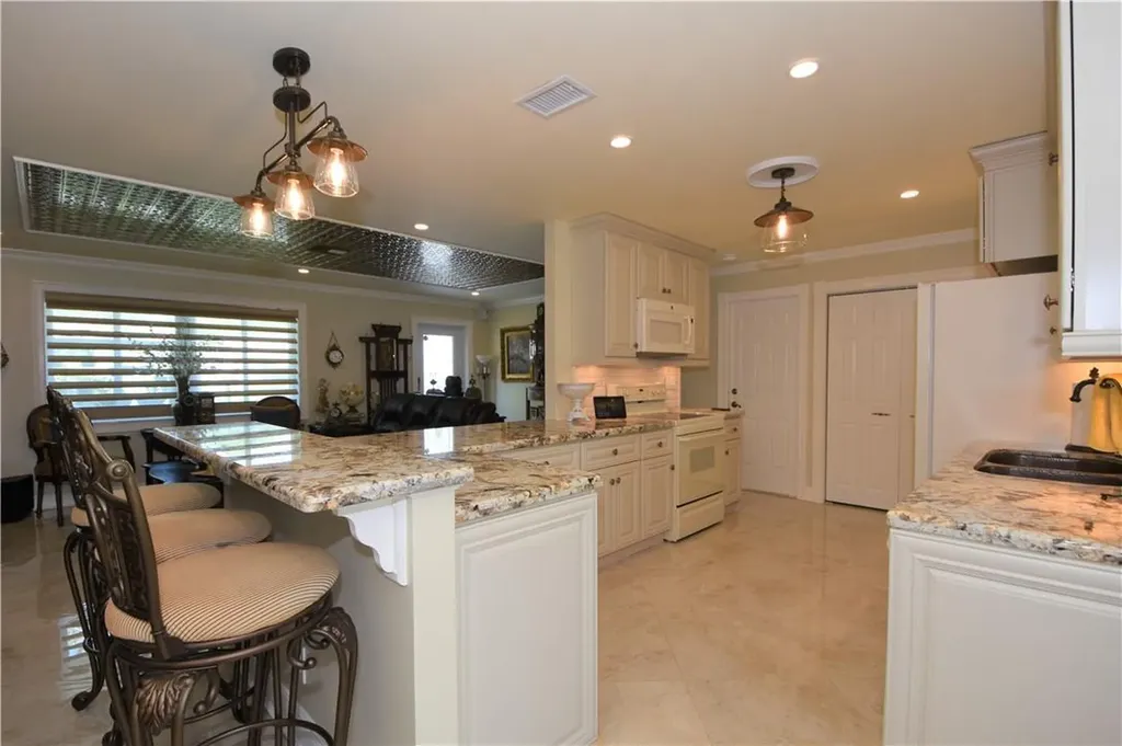 1040 NW 90th Way Plantation FL 33322