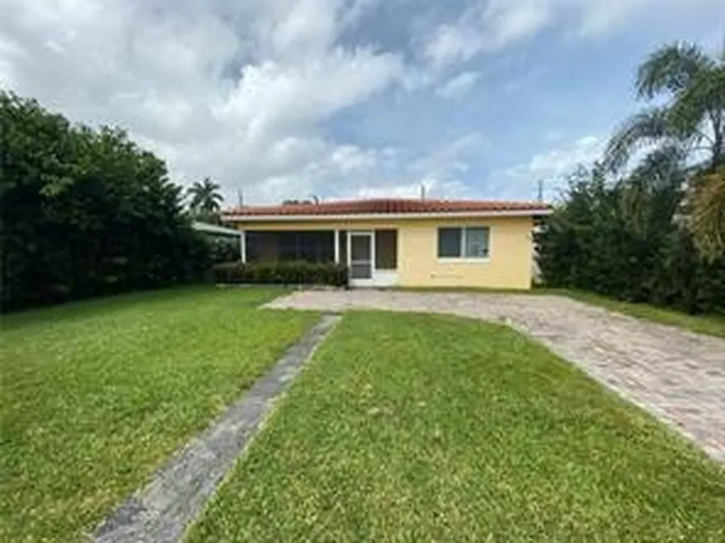 1215 Lincoln Street Hollywood FL 33019