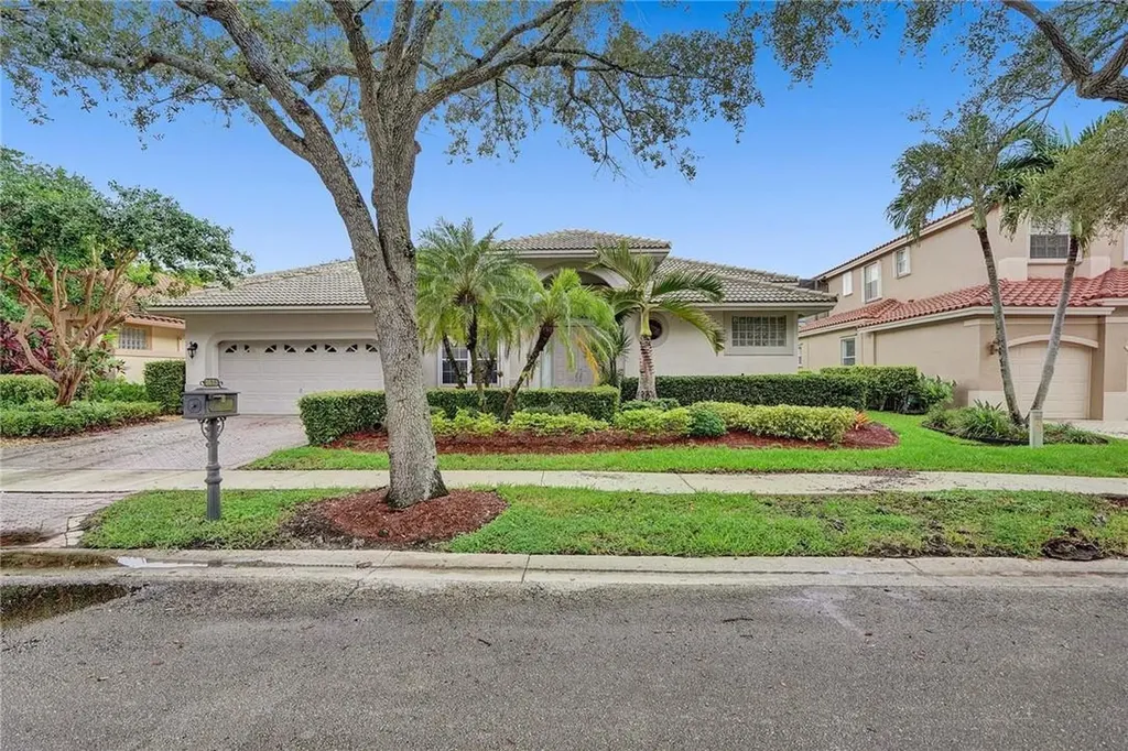 2673 Oakbrook Drive Weston FL 33332