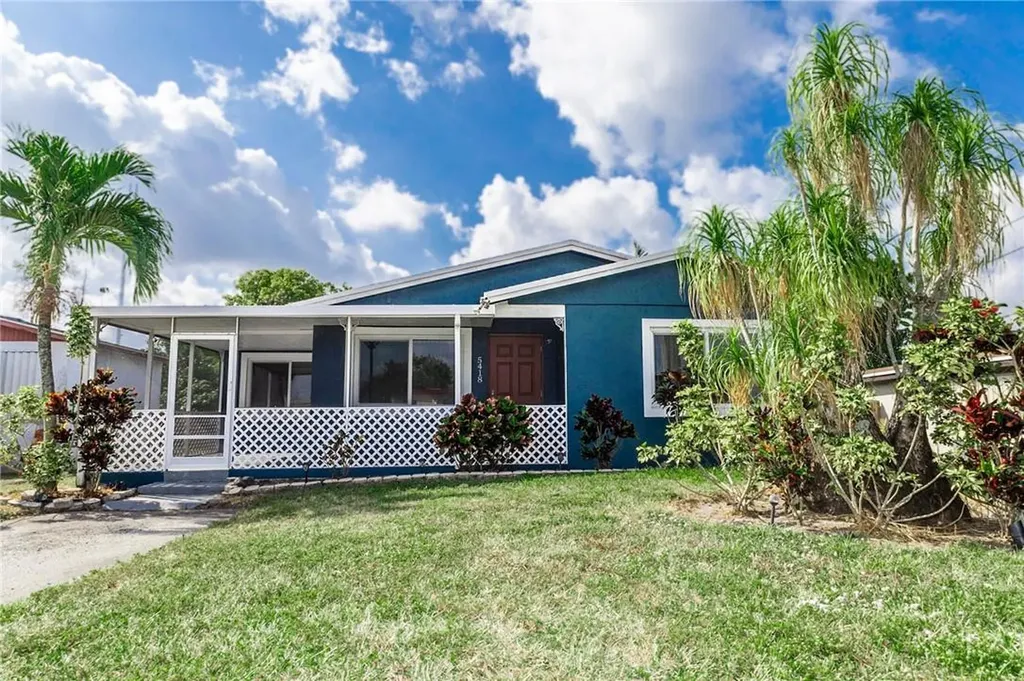 5418 SW 19th Street West Park FL 33023