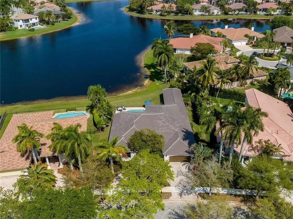 2702 Edgewater Court Weston FL 33332