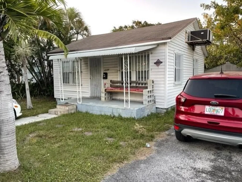2307 Cleveland Street Hollywood FL 33020