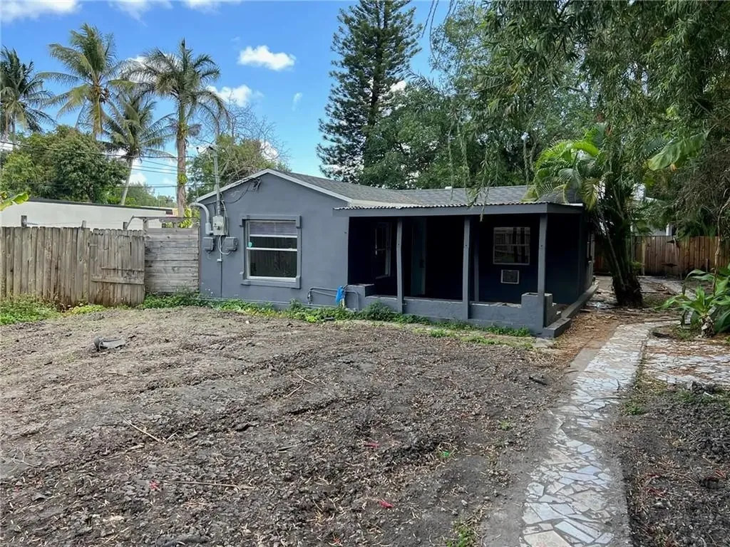 8261 NW 1st Place Miami FL 33150