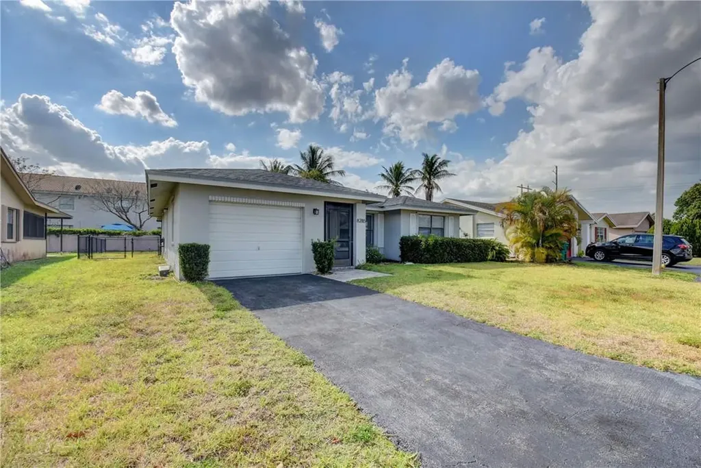 8285 NW 98th Avenue Tamarac FL 33321