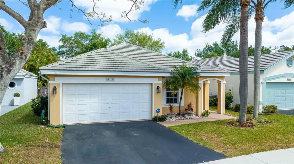9121 Lake Park Circle Davie FL 33328