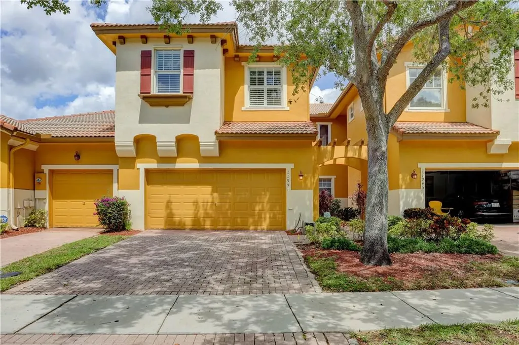 11951 NW 57th Manor Coral Springs FL 33076