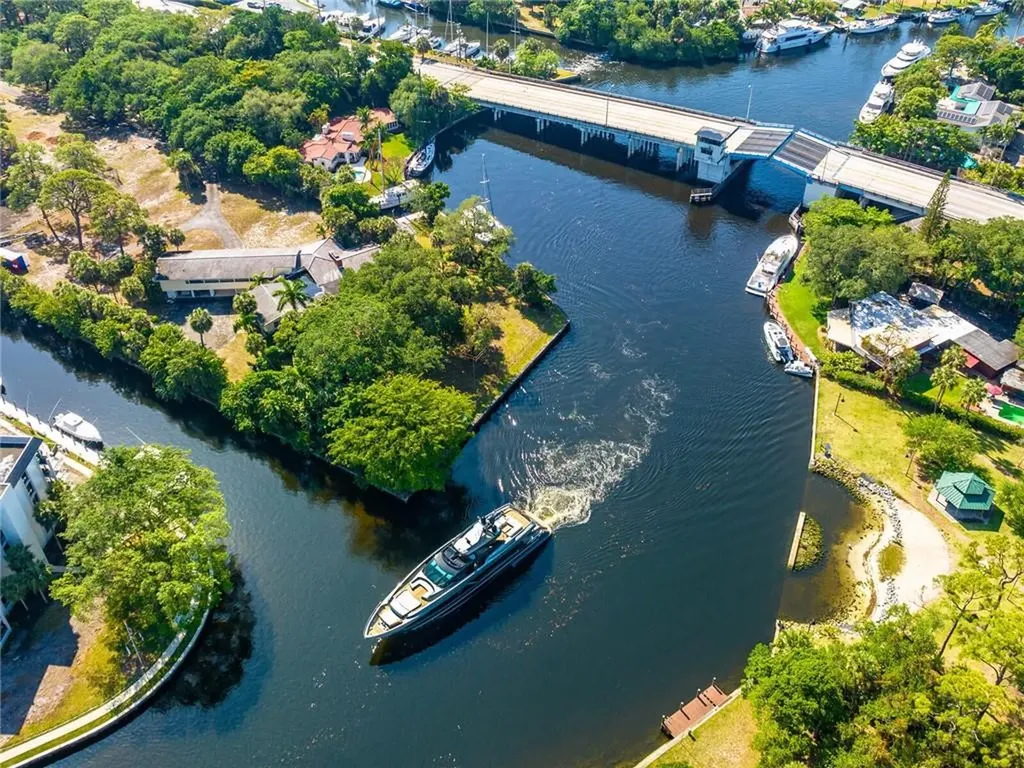 1131 Pina Del Rio Fort Lauderdale FL 33315