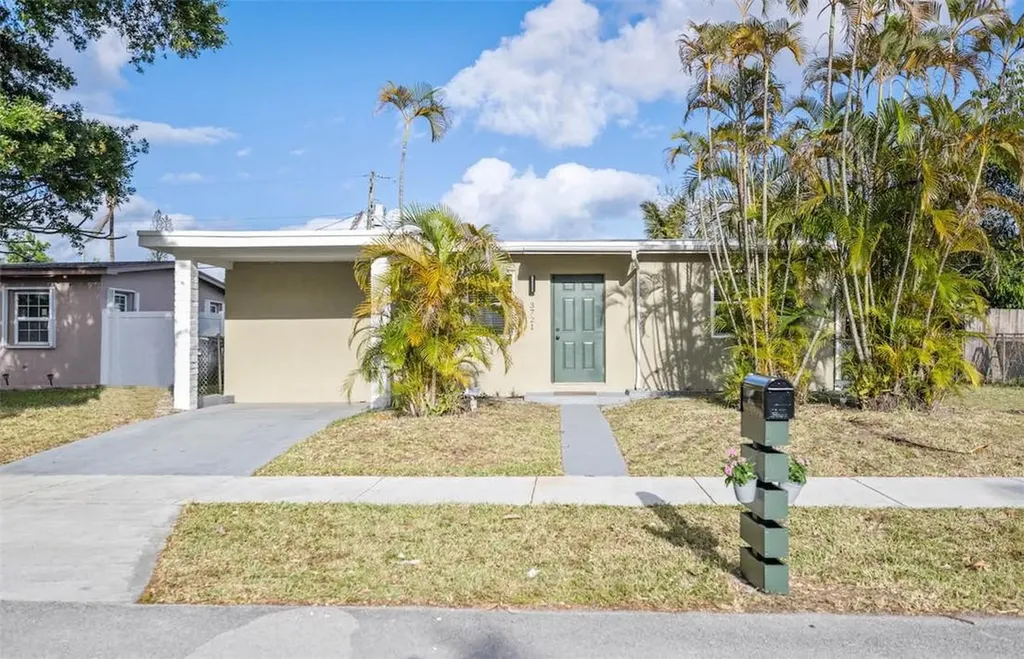 3721 SW 44th Avenue West Park FL 33023