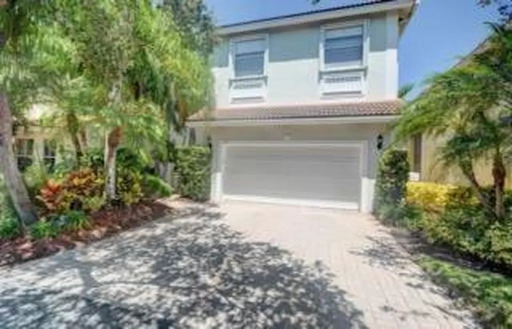 1115 Papaya Street Hollywood FL 33019