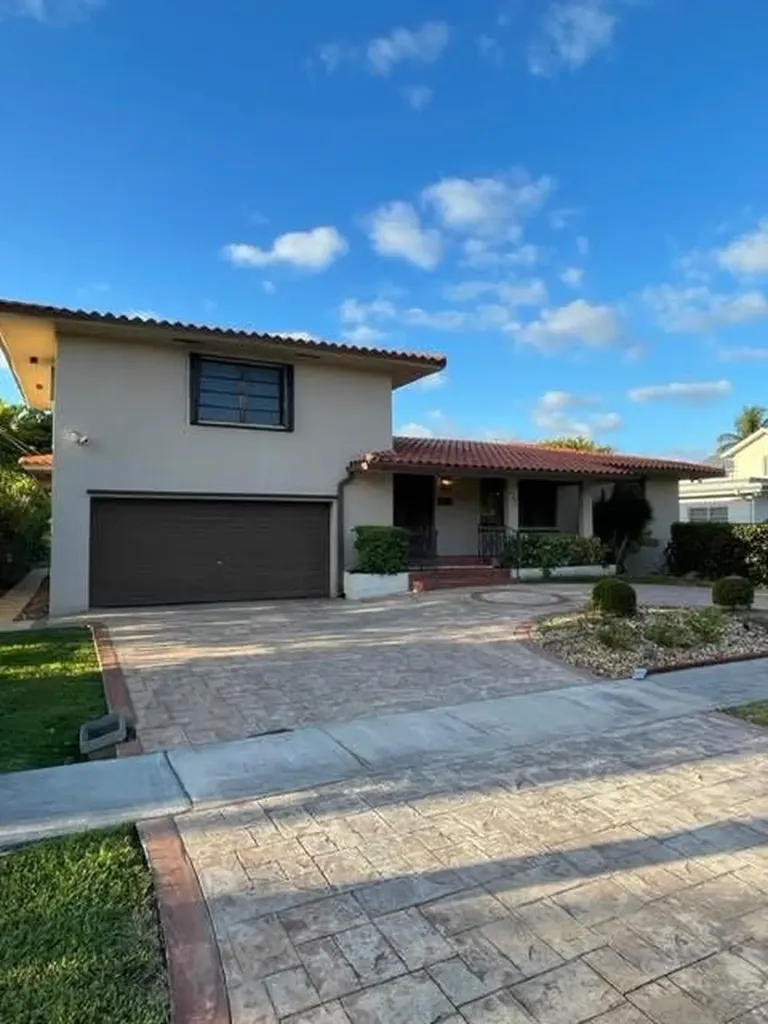 1888 NE 124th Street North Miami FL 33181