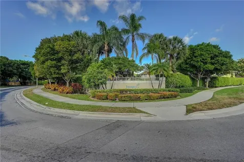 704 NW 108th Terrace Pembroke Pines FL 33026