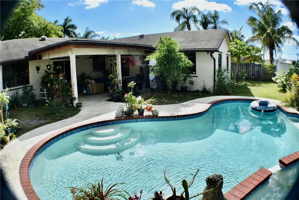 5721 SW 47th Street Davie FL 33314
