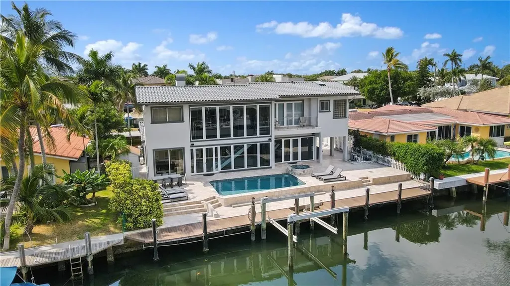 2421 NE 48th Street Lighthouse Point FL 33064